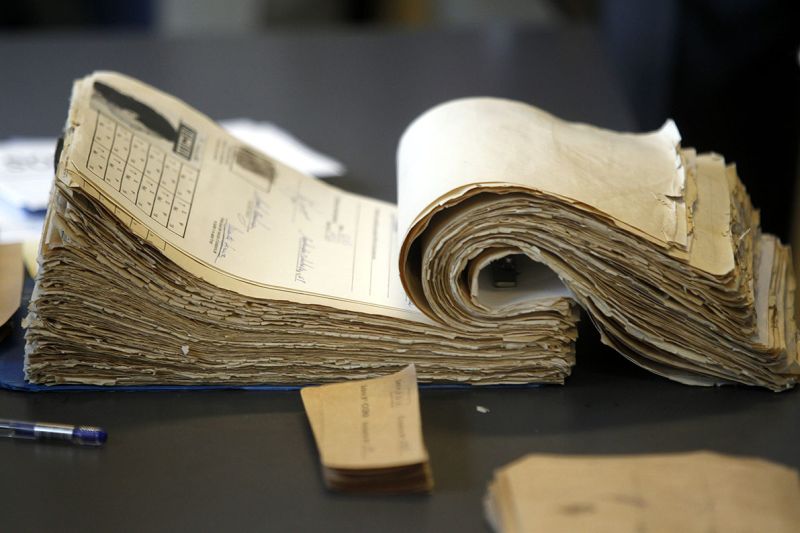 Registros de votação em Montevidéu, capital uruguaia, durante as eleições de ontem: participação é obrigatória | Iván Franco/Efe