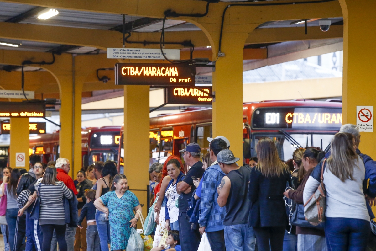 O Terminal Guadalupe, no Centro de Curitiba, é um dos pontos de confluência de linhas metropolitanas na capital | Hugo Harada/Agência de Notícias Gazeta do Povo