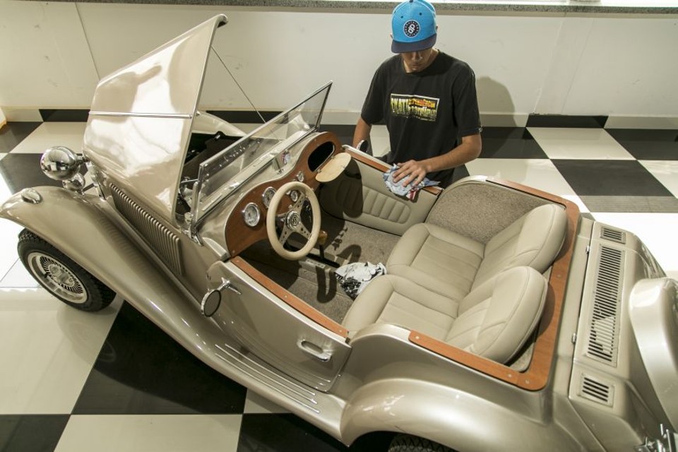 A meta da empresa para 2015 é vender de 10 a 15 carros por mês e ampliar suas operações no exterior. | Marcelo Andrade/Agência de Notícias Gazeta do Povo