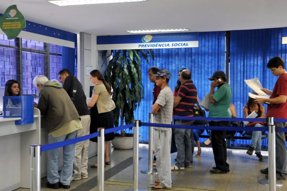 A prova de vida e renovação da senha devem ser feitas no banco em que o segurado recebe o benefício | Antonio Cruz/Abr.