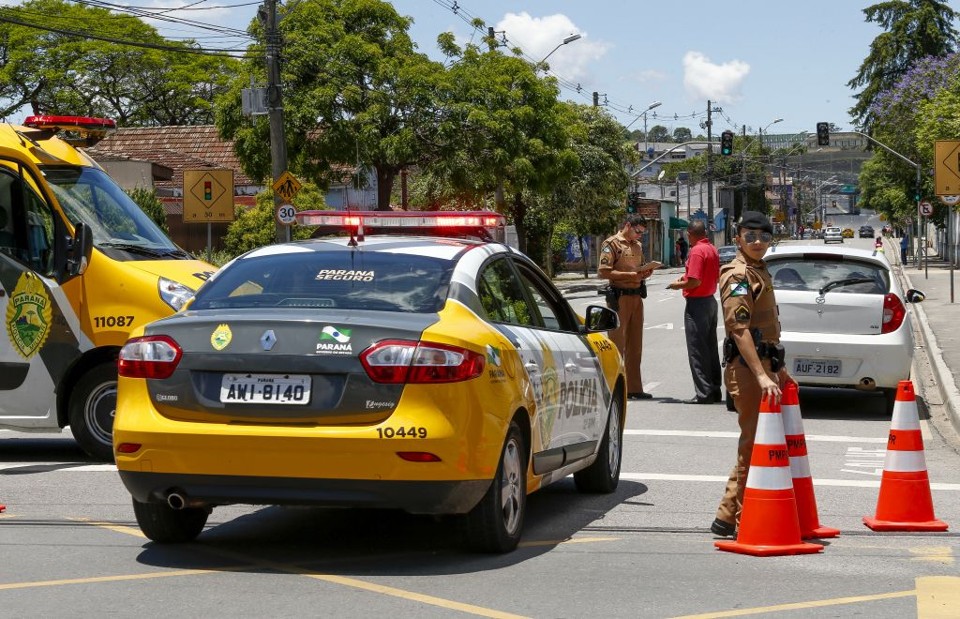 De acordo com o 12º Batalhão da PM, aproximadamente 100 policiais foram deslocados para a operação | Hugo Harada / Agência de Notícias Gazeta do Povo