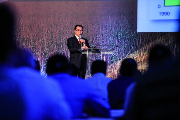 Tom Lin Tan, da Hopefull Group da China, em conferência sobre mercado um ano atrás |