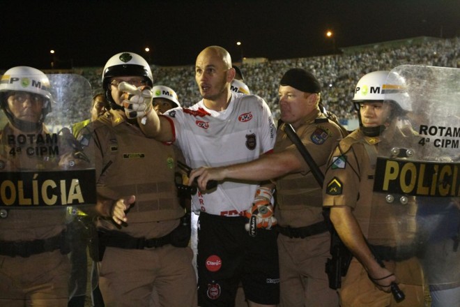Eduardo Martini foi detido pela polícia militar no Estádio do Café. | 