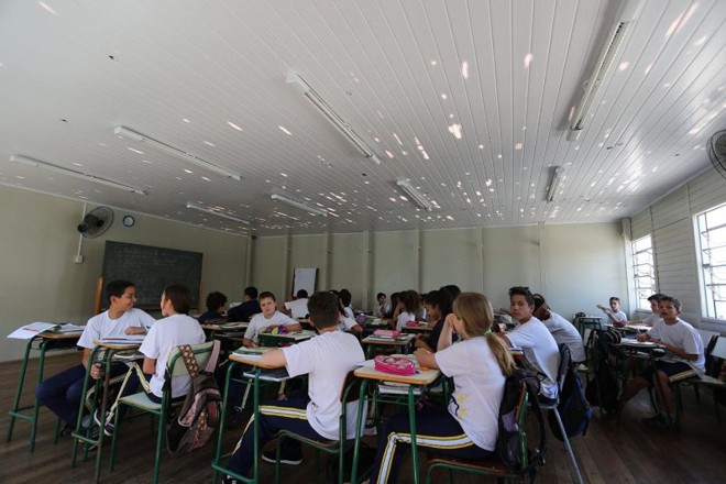 Alunos da Clotário Portugal têm aulas em esquema de rodízio desde 3 de novembro, quando as aulas foram retomadas. Quando faz sol, tem aula. Quando chove, não | 