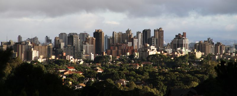 Com a proposta de aumento, a arrecadação do IPTU em 2015 deve ser de R$ 523 milhões em Curitiba, valor que foi de R$ 383 milhões em 2013 | Daniel Castellano / AGP