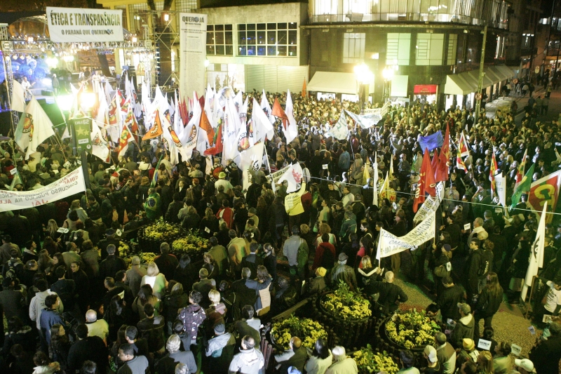 Após a publicação da reportagem, protestos ocorreram em 13 cidades do Paraná | Antônio More / Gazeta do Povo