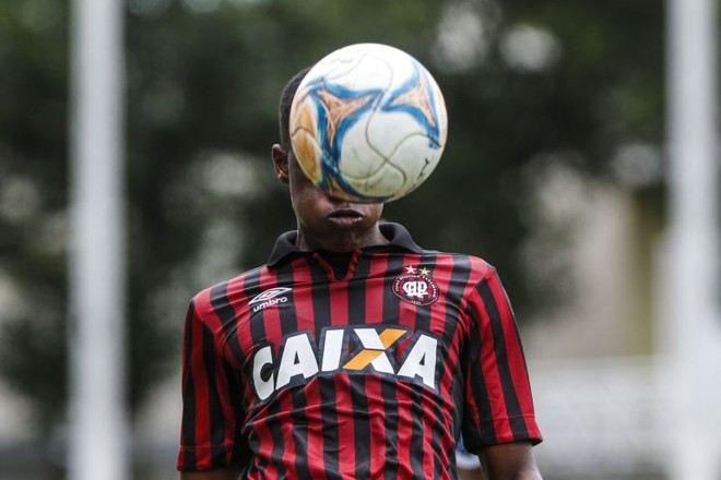 O Atlético venceu o Paraná por 1 a 0, no Trieste, e sagrou-se campeão estadual sub-17. | 