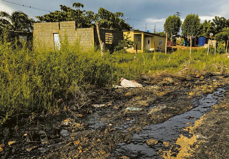 Cem anos atrás, a Venezuela começou a produzir petróleo em Mene Grande; no entanto, cidade ainda enfrenta a pobreza | Meridith Kohut para The New York Times