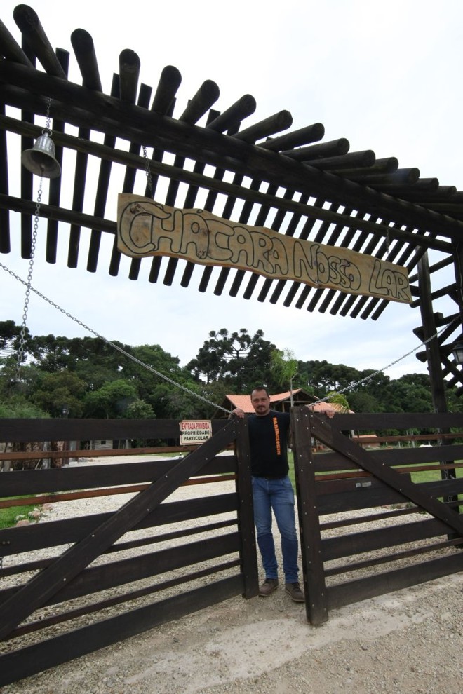 Écio comprou uma área em Araucária com a esposa |