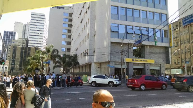 Fumaça começou a sair de agência bancária da Praça Tiradentes e fez o local ser evacuado | Flávio Freitas/Arquivo pessoal