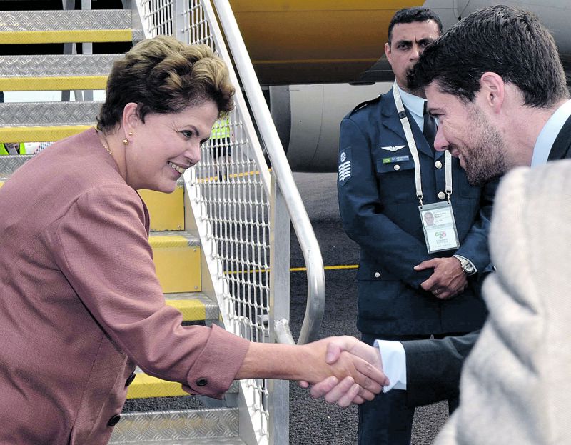 Dilma embarca em avião na Austrália de volta ao Brasil: Lava Jato é o primeiro escândalo investigado | Handout/Reuters