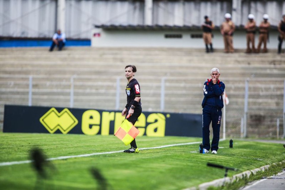 Ricardinho: agradecimento à torcida e cobrança forte da diretoria. | Lineu Filho/ Tribuna do Paraná