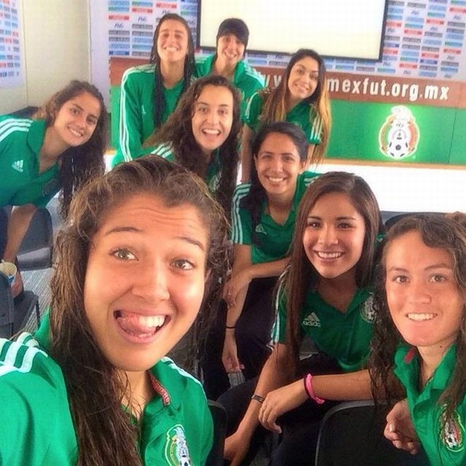 Karina Cisneros, que está fazendo teste no Foz Cataratas, em treino da seleção mexicana |