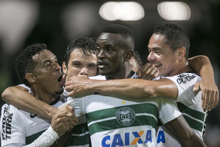 Joel marcou o gol da vitória do Coxa contra o Fluminense | Marcelo Andrade/ Gazeta do Povo