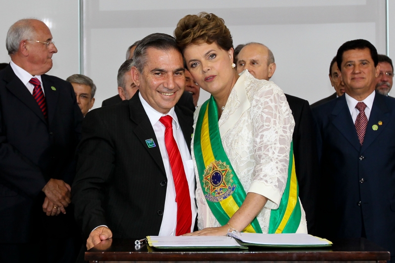 Carvalho com Dilma durante a posse dela no primeiro mandato | Ricardo Stuckert Filho /Presidência