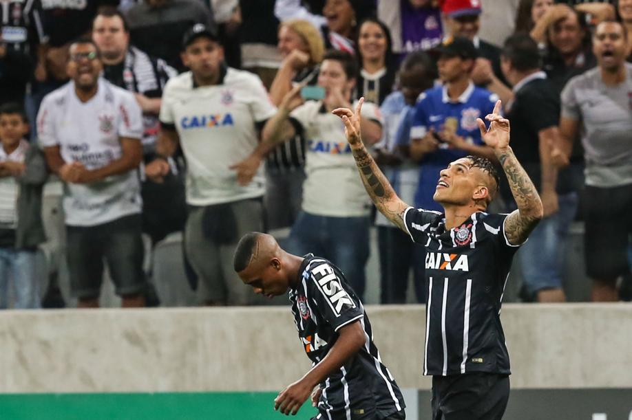 Guerrero garantiu a vitória do Corinthians sobre o Santos | William Volcov / Folhapress