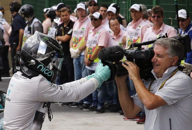 Rosberg brinca com cinegrafista após vencer Circuito de Interlagos | 