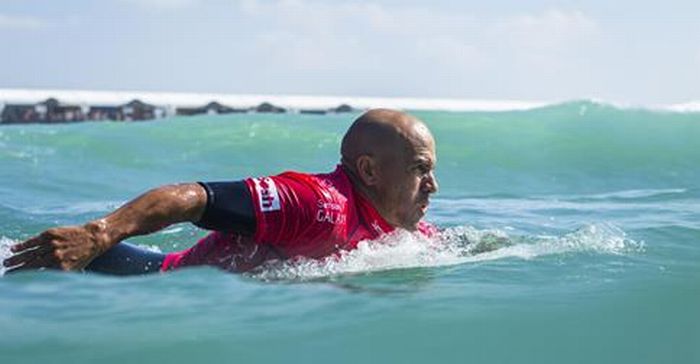 Kelly Slater fruaturou dois dedos do pé surfando nas Ilhas Figi | Reprodução Facebook ASP