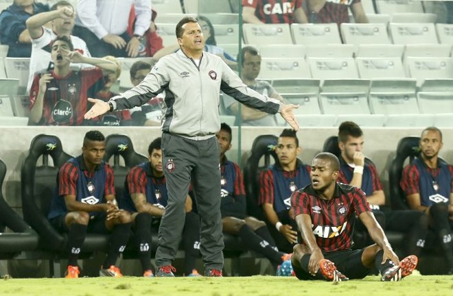 Para Claudinei Oliveira, CBF deveria ter escolhido um árbitro mais tarimbado para o jogo com o Santos | Hugo Harada / Gazeta do Povo