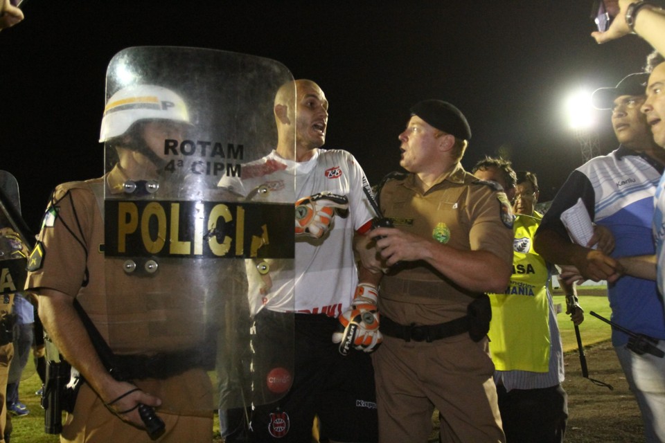 Eduardo Martini foi detido pela polícia militar no Estádio do Café. | Roberto Custódio/ JL