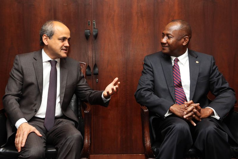 O prefeito Gustavo Fruet recebeu o embaixador do Haiti, Madsen Chérubin, em evento em Curitiba | Jaelson Lucas/SMCS