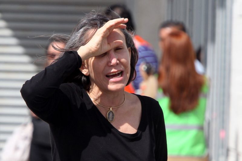 Florinda em conversa com jornalistas, durante o traslado do corpo de Bolaños | EFE/Alonso Cupul