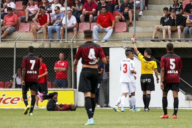 O Atlético venceu o Paraná por 1 a 0, no Trieste, e sagrou-se campeão estadual sub-17. | 