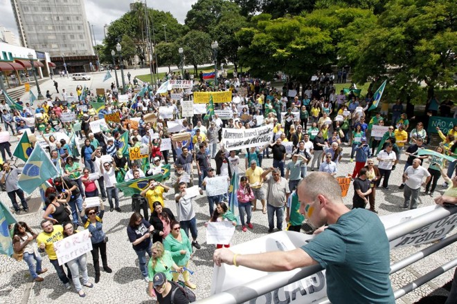 Os manifestantes gritavam palavras de ordem contra o PT e Dilma Rousseff |