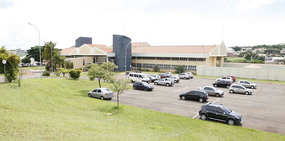 Para garantir o atendimento aos demais pacientes e a segurança dos profissionais de saúde, o Hospital Municipal de Maringá optou por isolar os pacientes e reforçar o uso de roupas e acessórios de segurança para evitar contágio | Prefeitura de Maringá/Reprodução