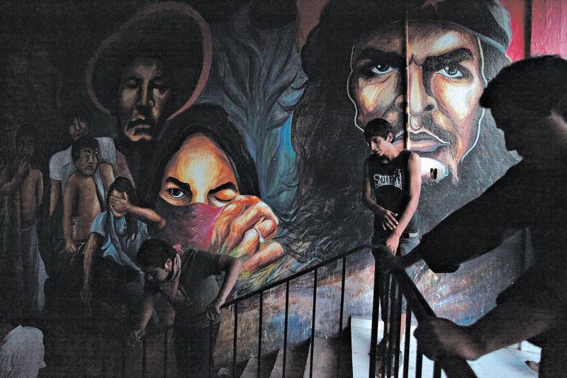 Professores esperam para fazer doações |