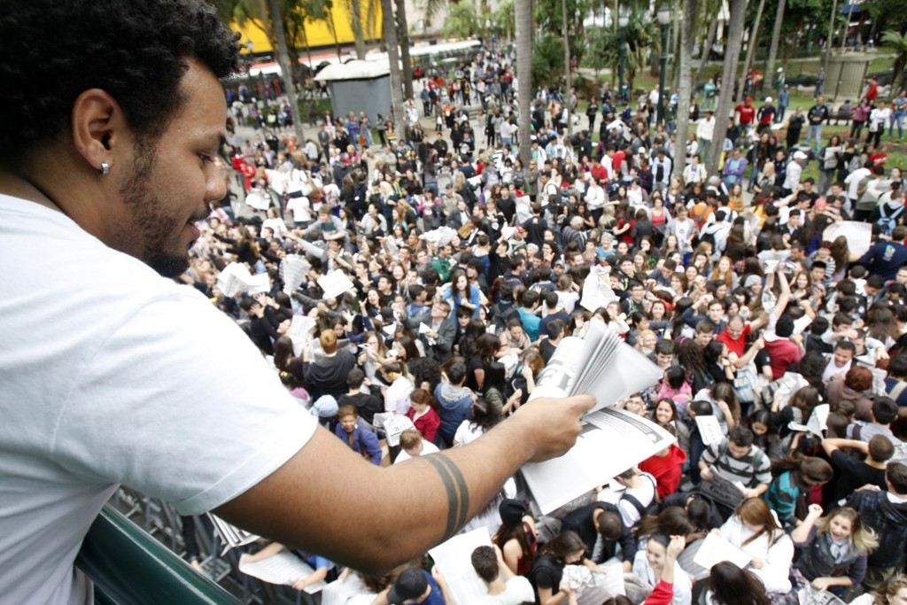 Em 2013, festa na Praça Carlos Gomes reuniu uma multidão