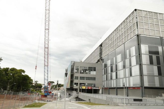 Estrutura para a montagem do teto retrátil da Arena da Baixada | 