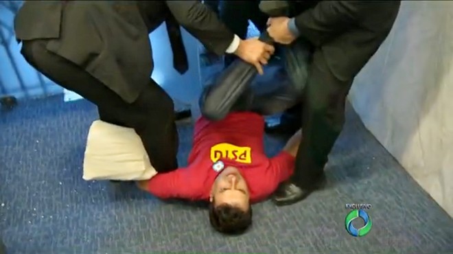 Confusão entre seguranças e professores nas galerias da Assembleia Legislativa |