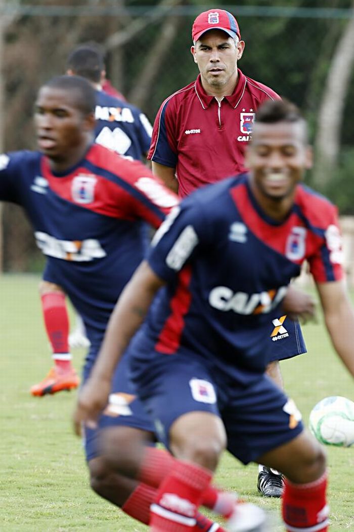 Para Ricardinho, Paraná não pode mais se bloquear em campo | Albari Rosa / Gazeta do Povo