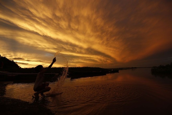 Rio gigante. O Rio Paraná é o segundo maior rio sul-americano, com 4,8 mil quilômetros, e segue do Brasil para a Argentina. | 