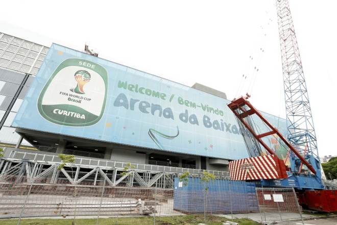 Instalação do teto retrátil da Arena da Baixada | 