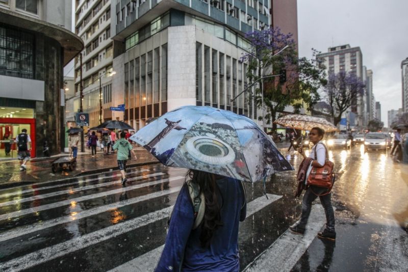 Chuva deixou 23 mil residências de Curitiba e Região Metropolitana sem energia elétrica nesta terça | Daniel Castellano/Agência de Notícias Gazeta do Povo