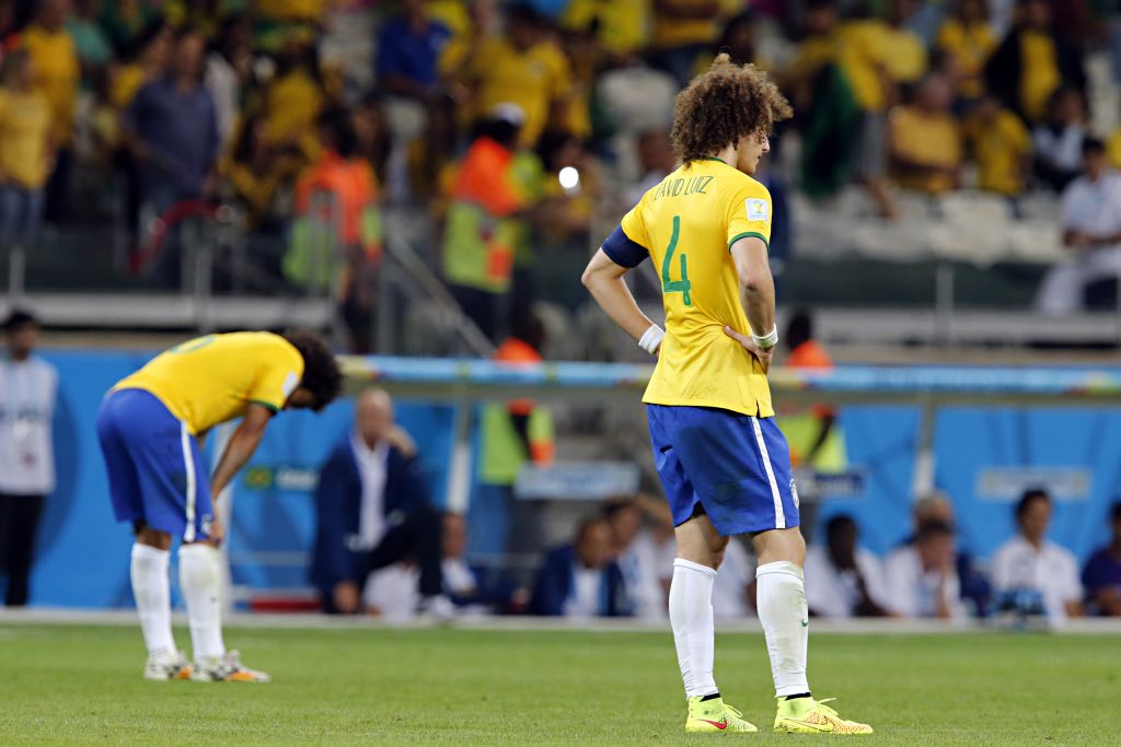 Marcelo (esq.) e David Luiz, titulares no 7 a 1 para Alemanha, estão entre os indicados: boa temporada europeia, apesar do fracasso na Copa. | Albari Rosa/ Gazeta do Povo