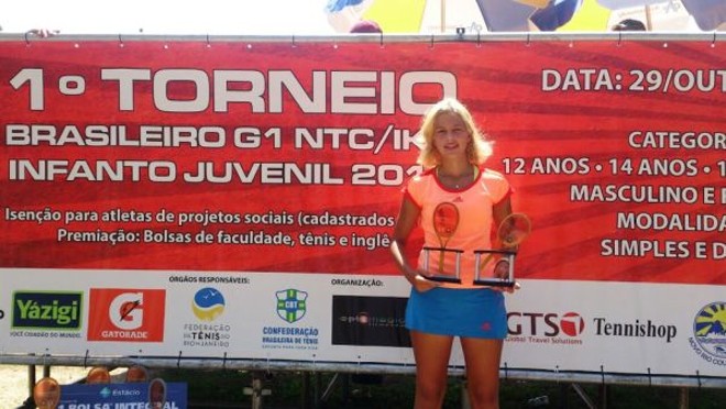 Levando mais alto cada vez mais as cores do Graciosa Country Club, Geórgia Gulin, com a vitória, recentemente, na última etapa do Circuito de Tênis Infanto-Juvenil G1, no Novo Rio Country Club, do Rio de Janeiro, alcança o 3º lugar no Ranking Nacional, categoria 16 anos |