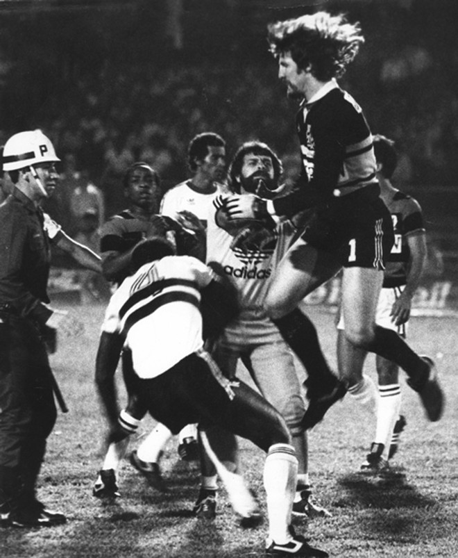 E acabou com uma pancadaria que custou a Rafael a chance de jogar a Copa de 1986, no México. | 