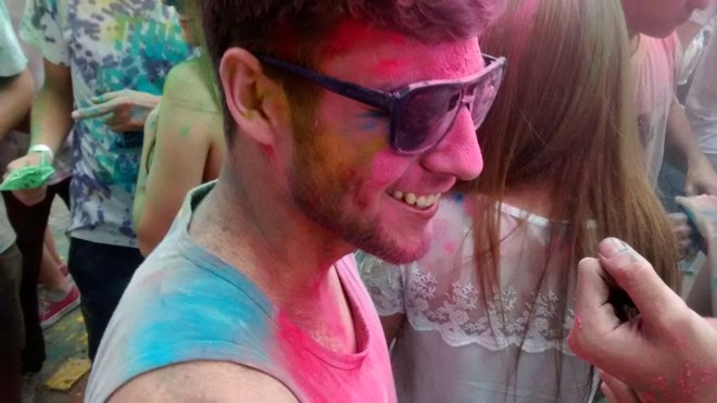 Todos os participantes entraram no clima de se colorir. | 