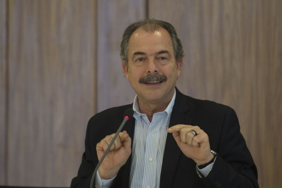 Mercadante disse que áreas sociais, como educação, devem ser poupadas do corte nos gastos | Marcelo Camargo/ABr.