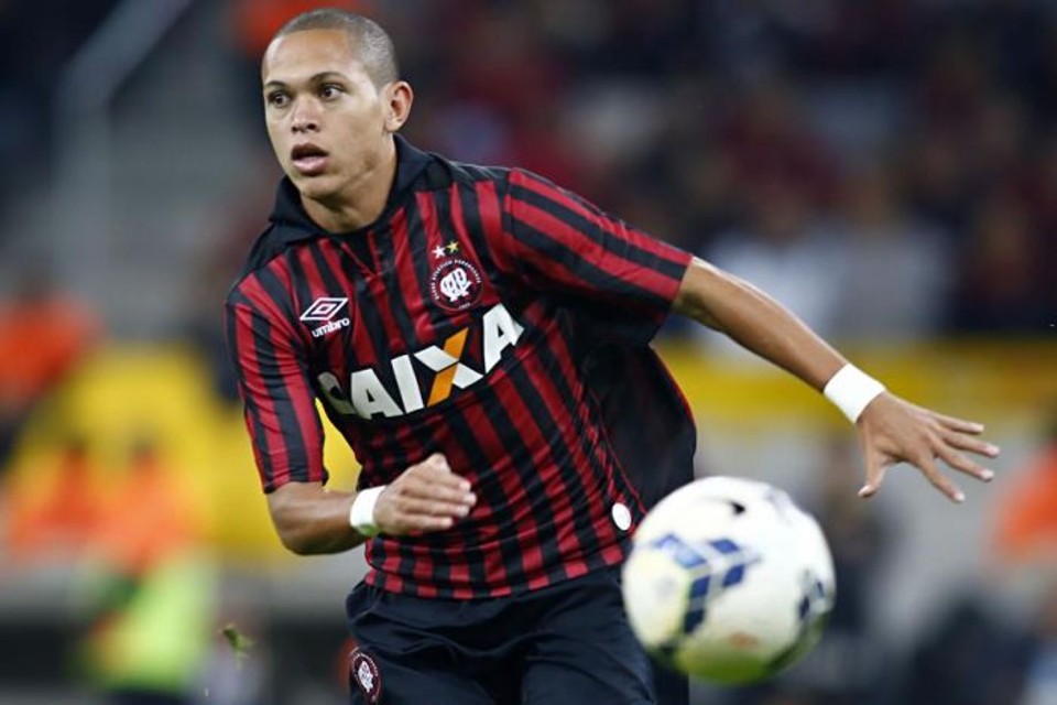 Marcos Guilherme lembra que até a chegada de Claudinei Oliveira o Atlético era muito criticado por ter jogadores jovens | Felipe Rosa / Tribuna do Paraná