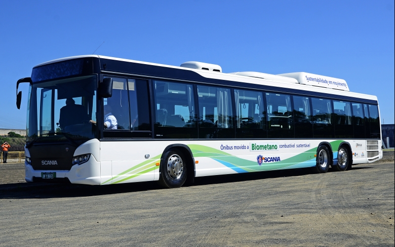 O ônibus movido a biometano é silencioso e atinge velocidade semelhante à dos tradicionais | Marcos Labanca/ Gazeta do Povo