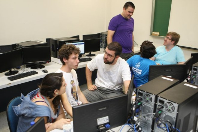 A maratona busca analisar os dados das eleições de 2014 |