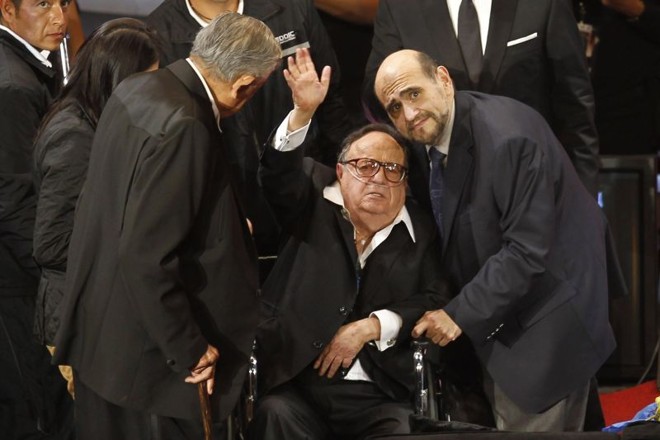 Roberto Bolanos durante homenagem em fevereiro de 2012 |