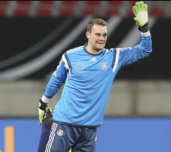 Goleiro alemão Manuel Neuer durante treinamento antes da partida contra o Gibraltar na sexta. | EFE/Daniel Karmann