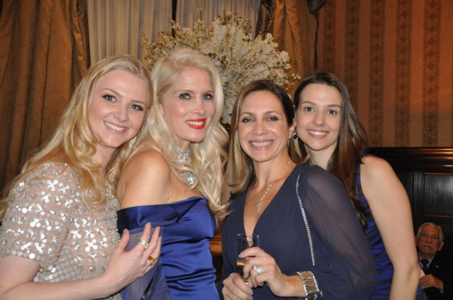 Emanuelle Bertoldi, Rosana Vieira de Godoy, Andrea Baggio, primeira dama do Clube Curitibano, e Laura Fagundes |