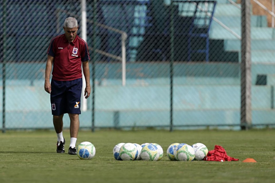 Ricardinho já disse que só fica se Paraná resolver problemas financeiros. | Felipe Rosa/ Tribuna do Paraná