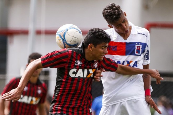 O Atlético venceu o Paraná por 1 a 0, no Trieste, e sagrou-se campeão estadual sub-17. | 